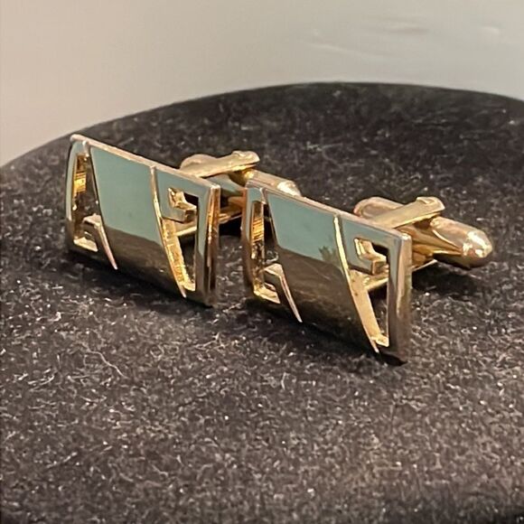 Vintage-1960s-Shields gold tone geometric space age bullet back cuff links - Picture 4 of 13